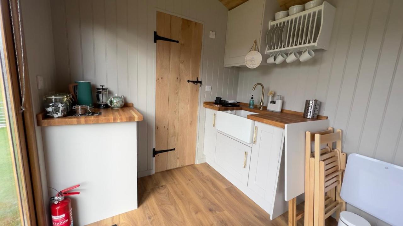 Shepherds Hut At Cedar Gables Lamberhurst Exteriér fotografie