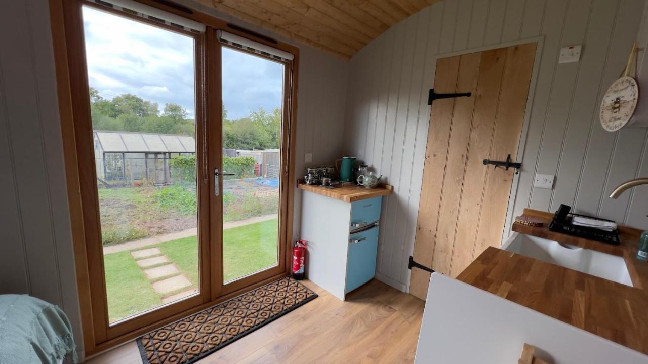 Shepherds Hut At Cedar Gables Lamberhurst Exteriér fotografie